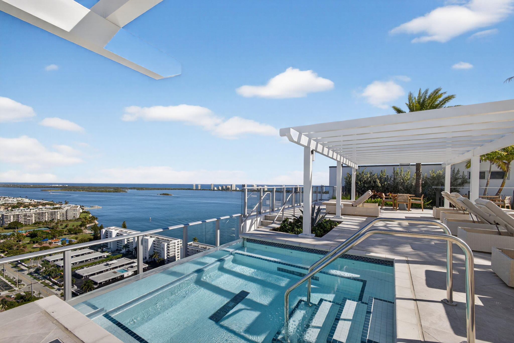 220 Lake Shore Drive 613