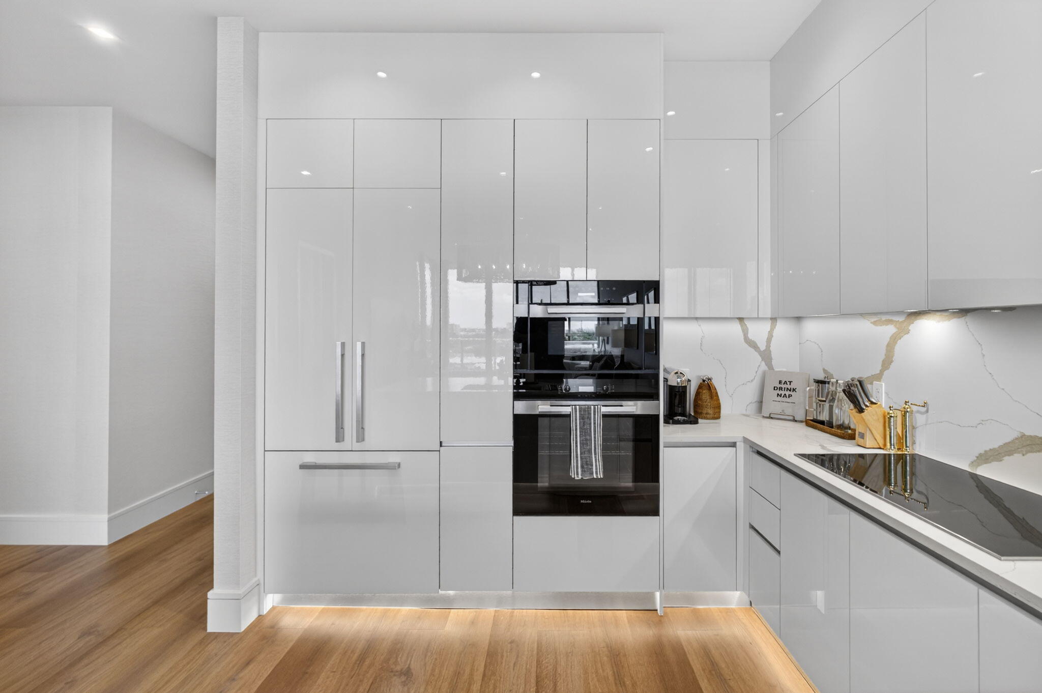 220 Lake Shore Drive 613