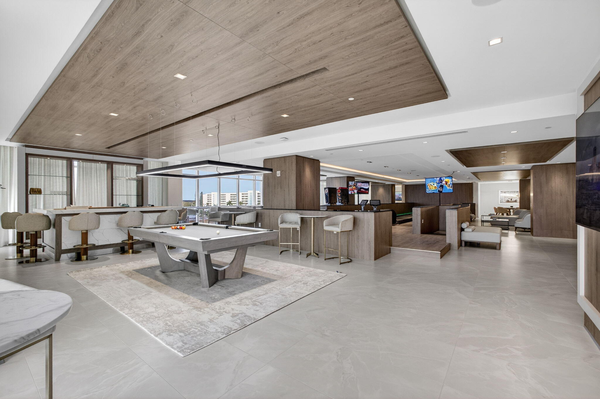 220 Lake Shore Drive 613