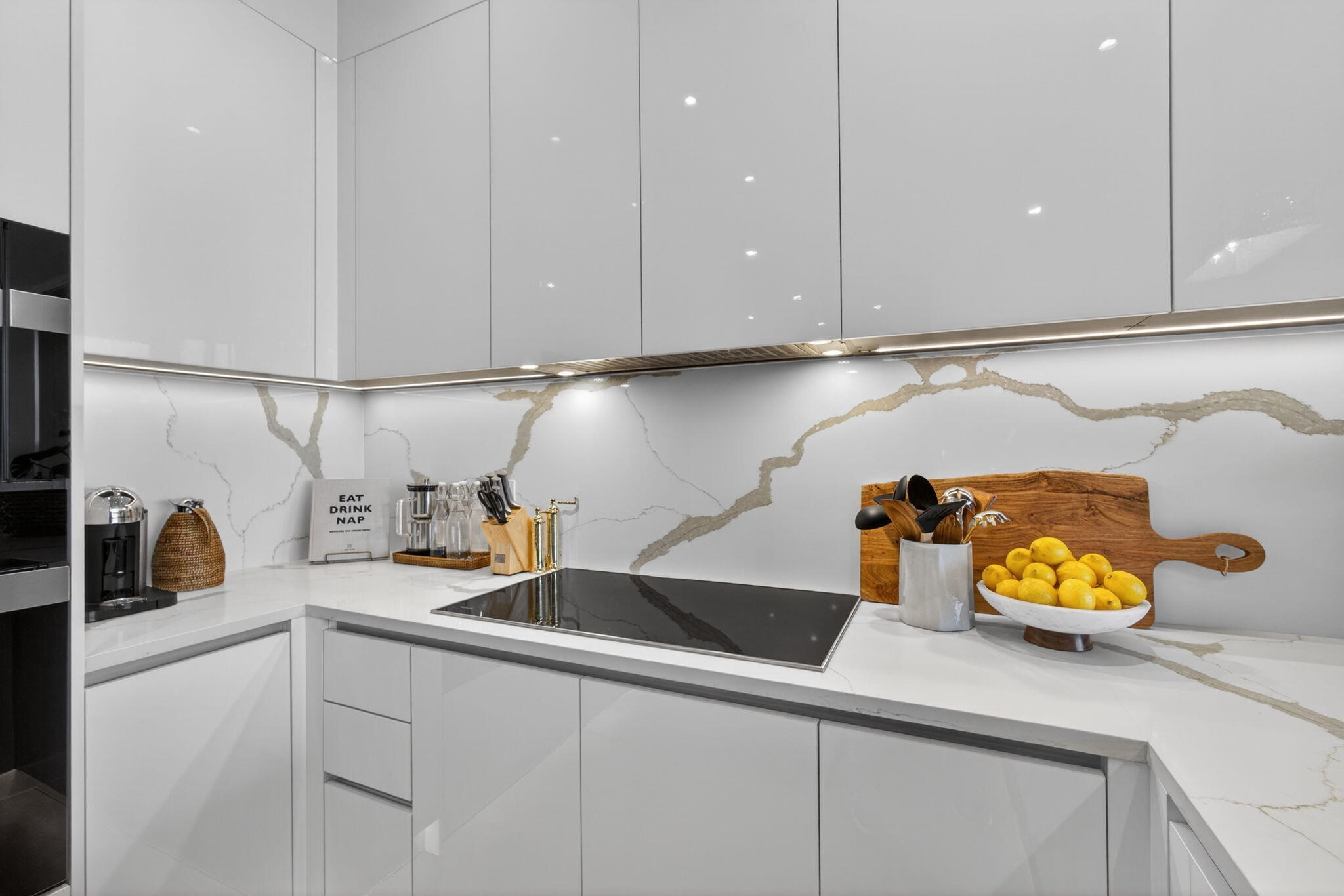 220 Lake Shore Drive 613