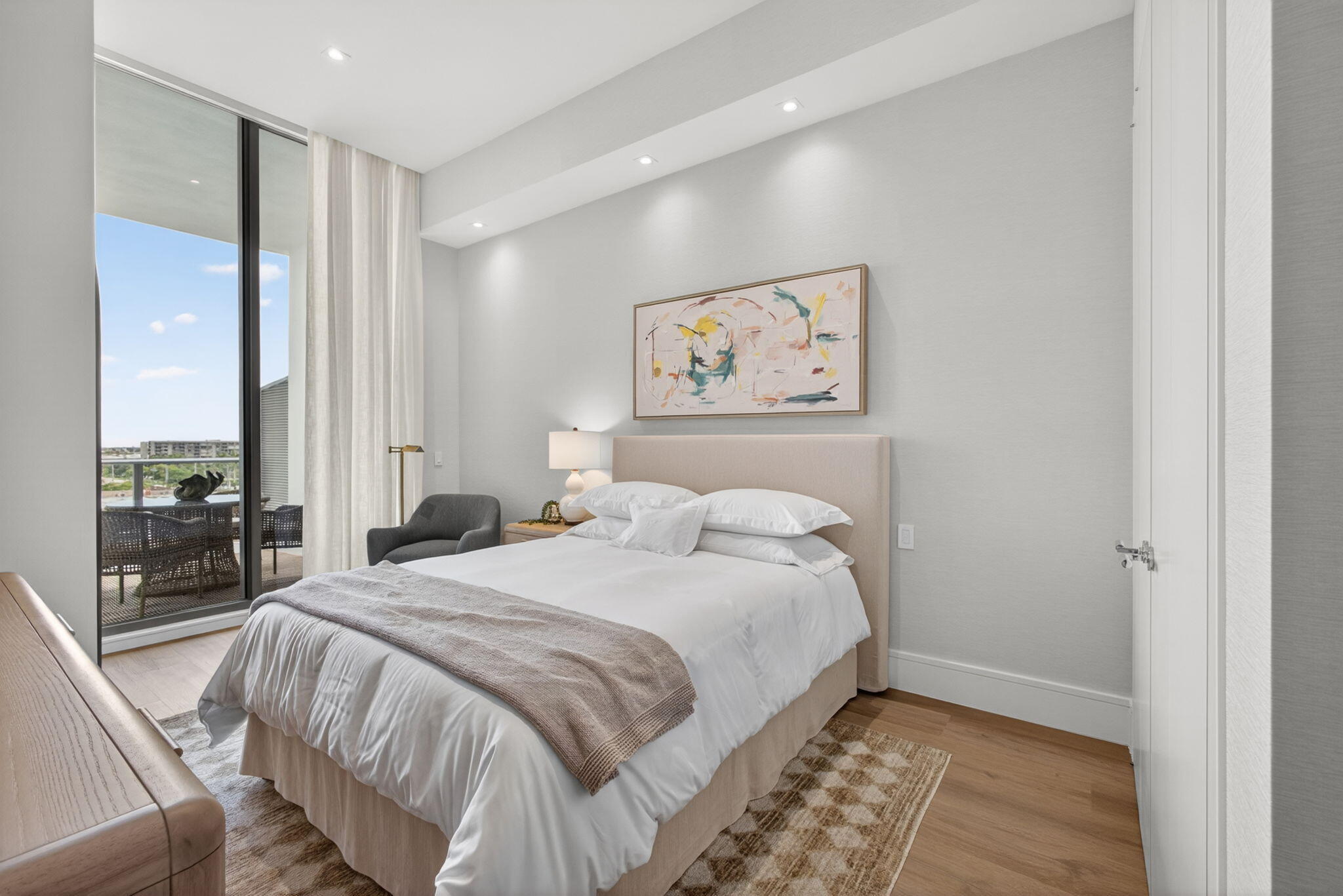 220 Lake Shore Drive 613