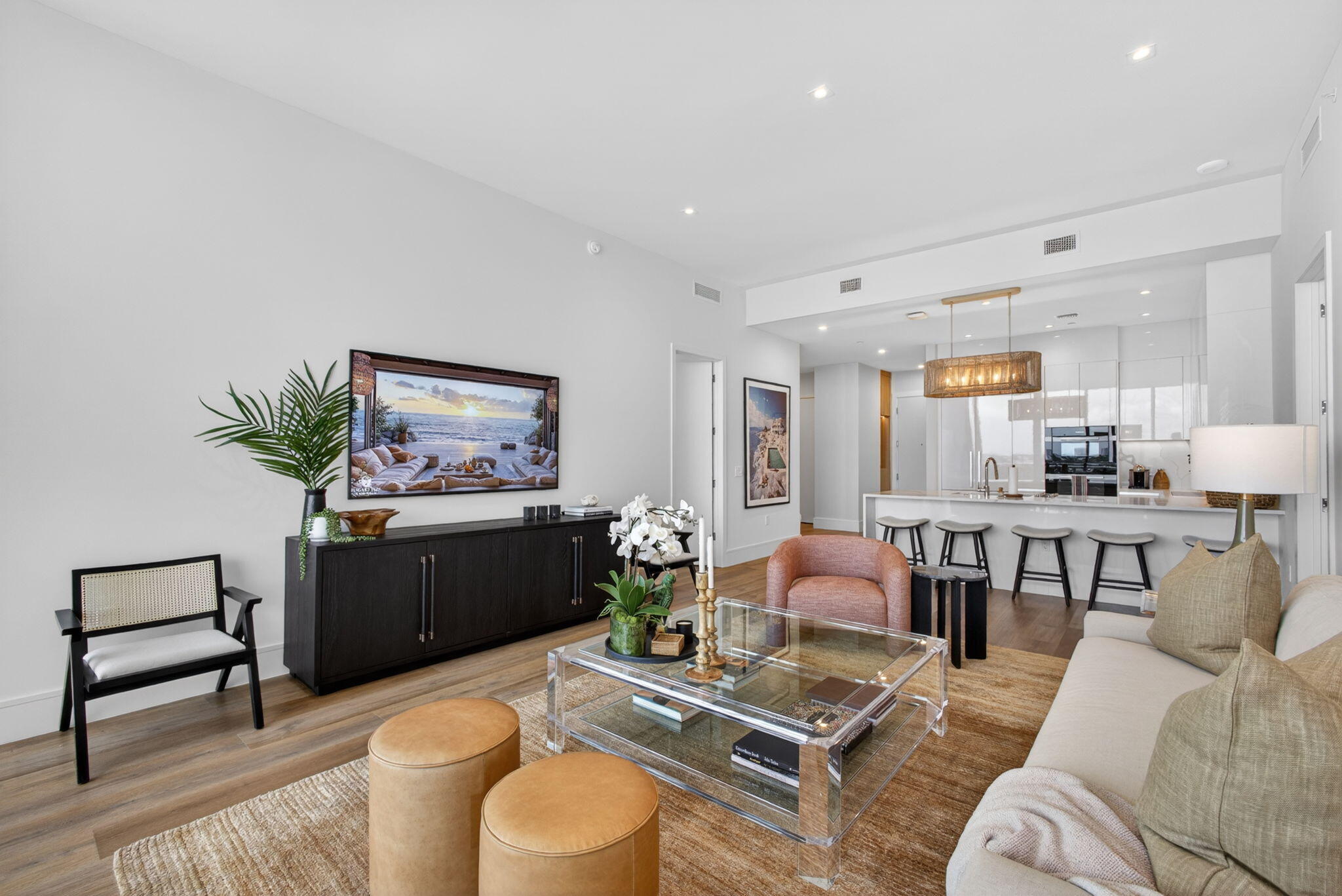 220 Lake Shore Drive 613