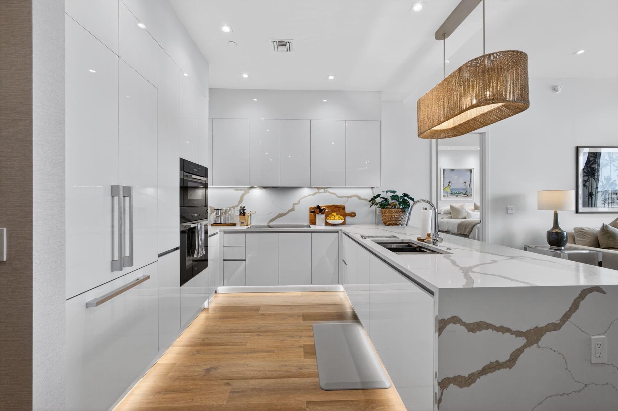 220 Lake Shore Drive 613