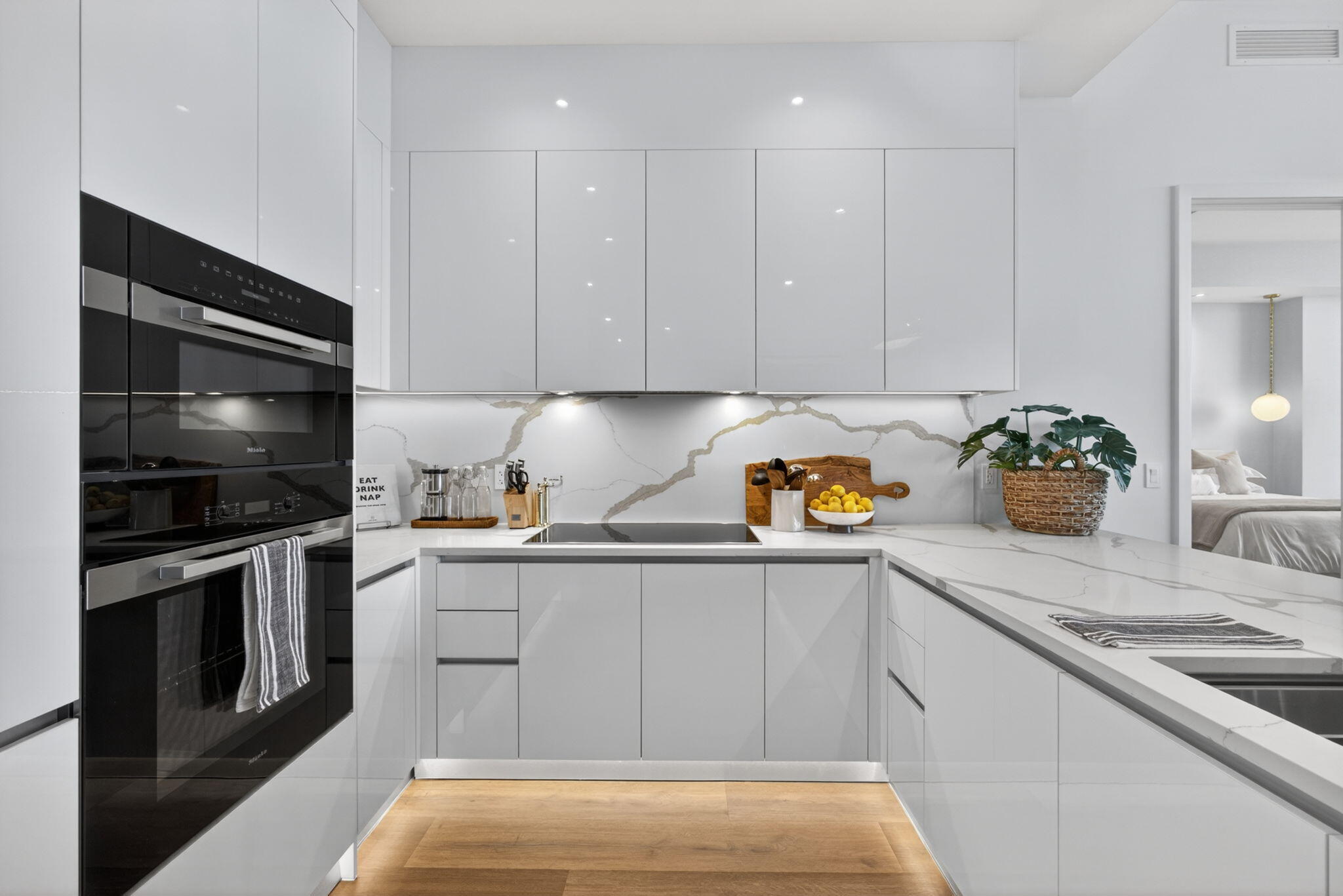 220 Lake Shore Drive 613