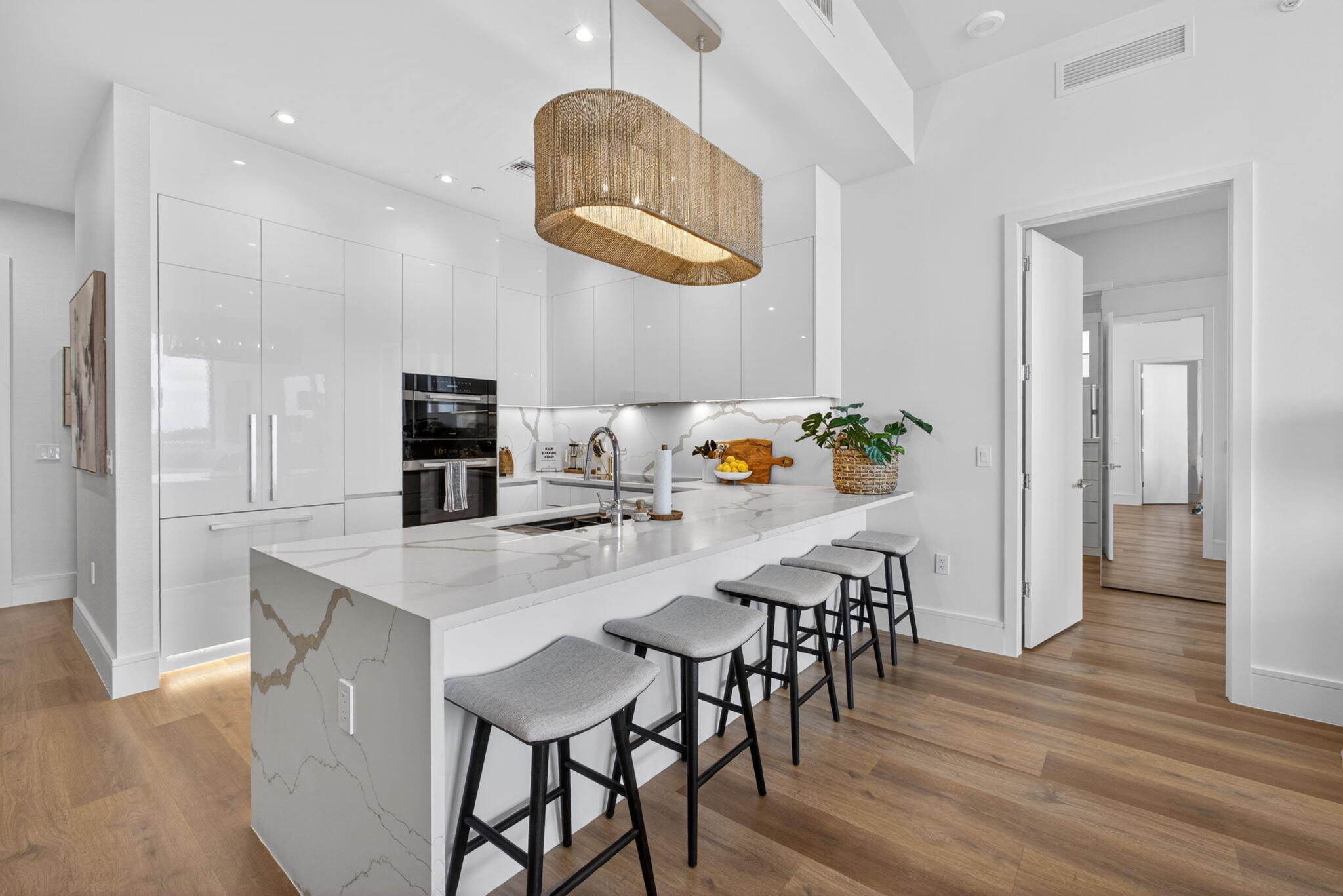 220 Lake Shore Drive 613