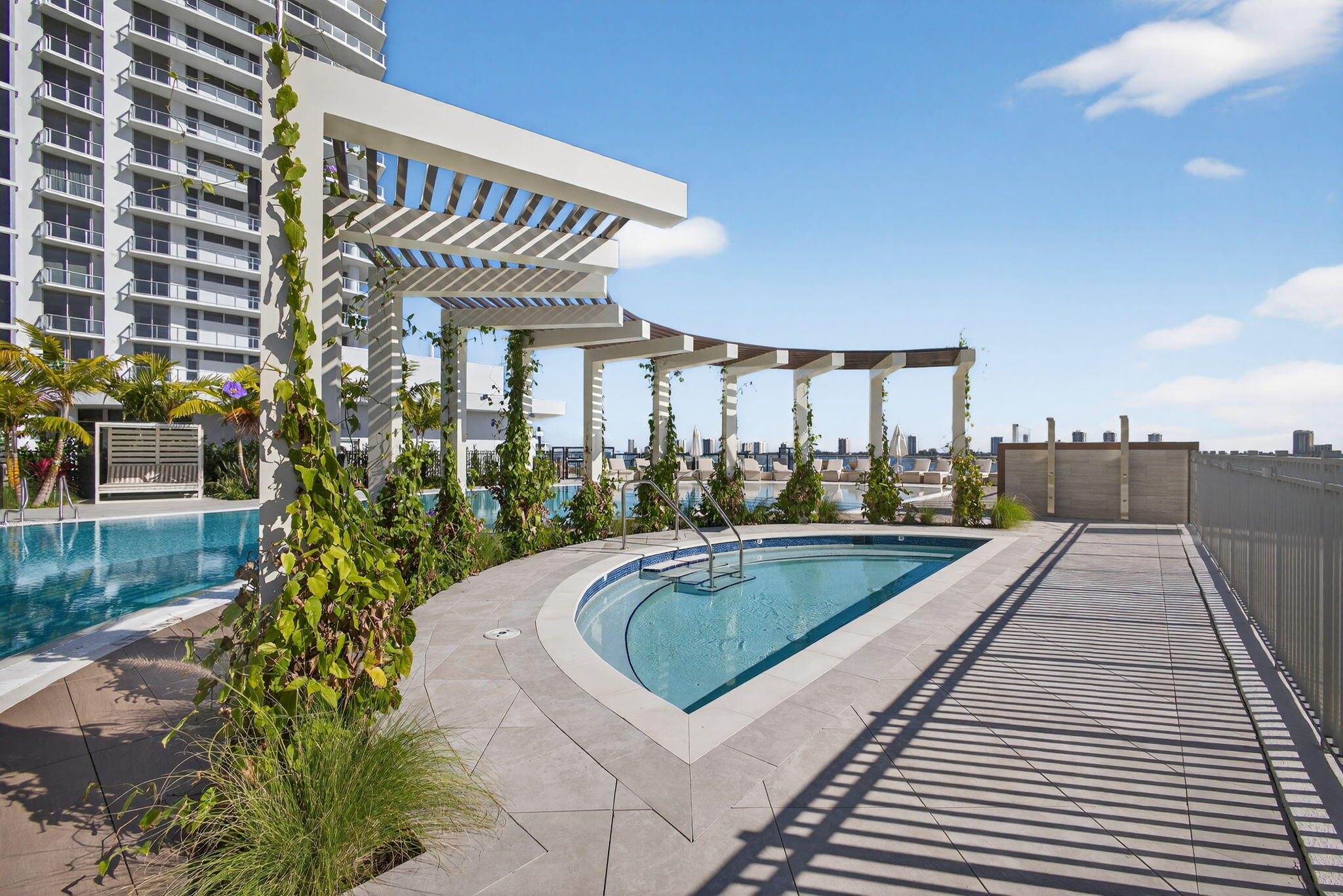 220 Lake Shore Drive 613