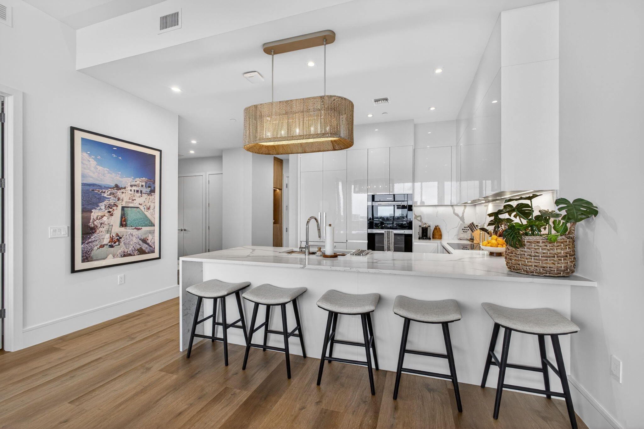 220 Lake Shore Drive 613