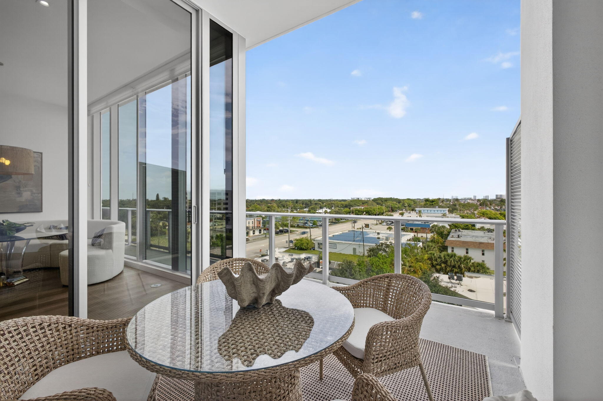 220 Lake Shore Drive 613