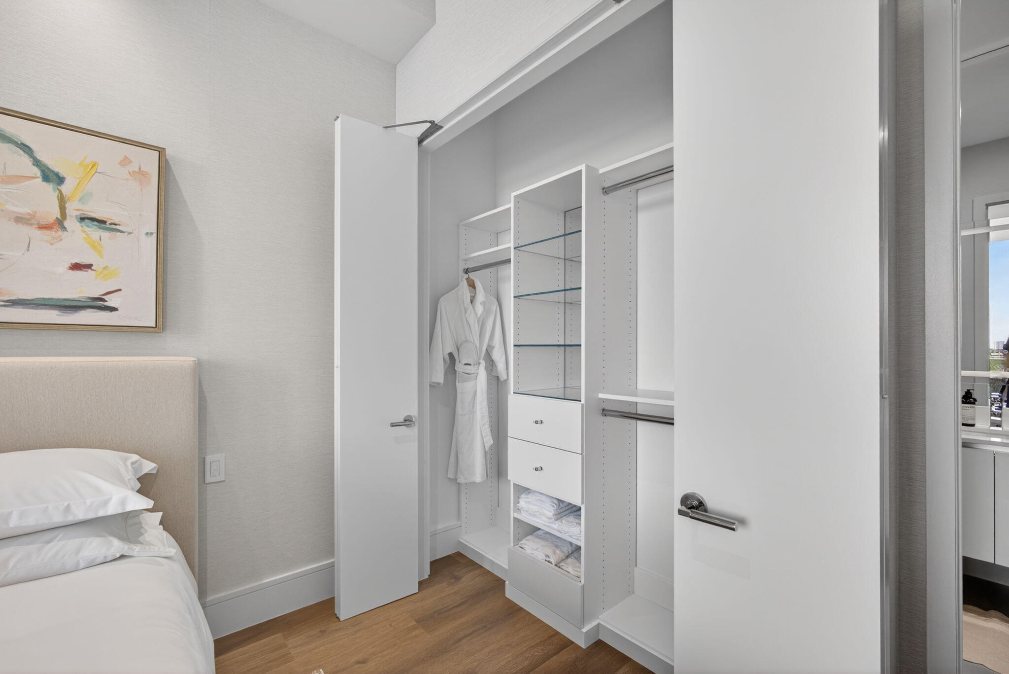 220 Lake Shore Drive 613