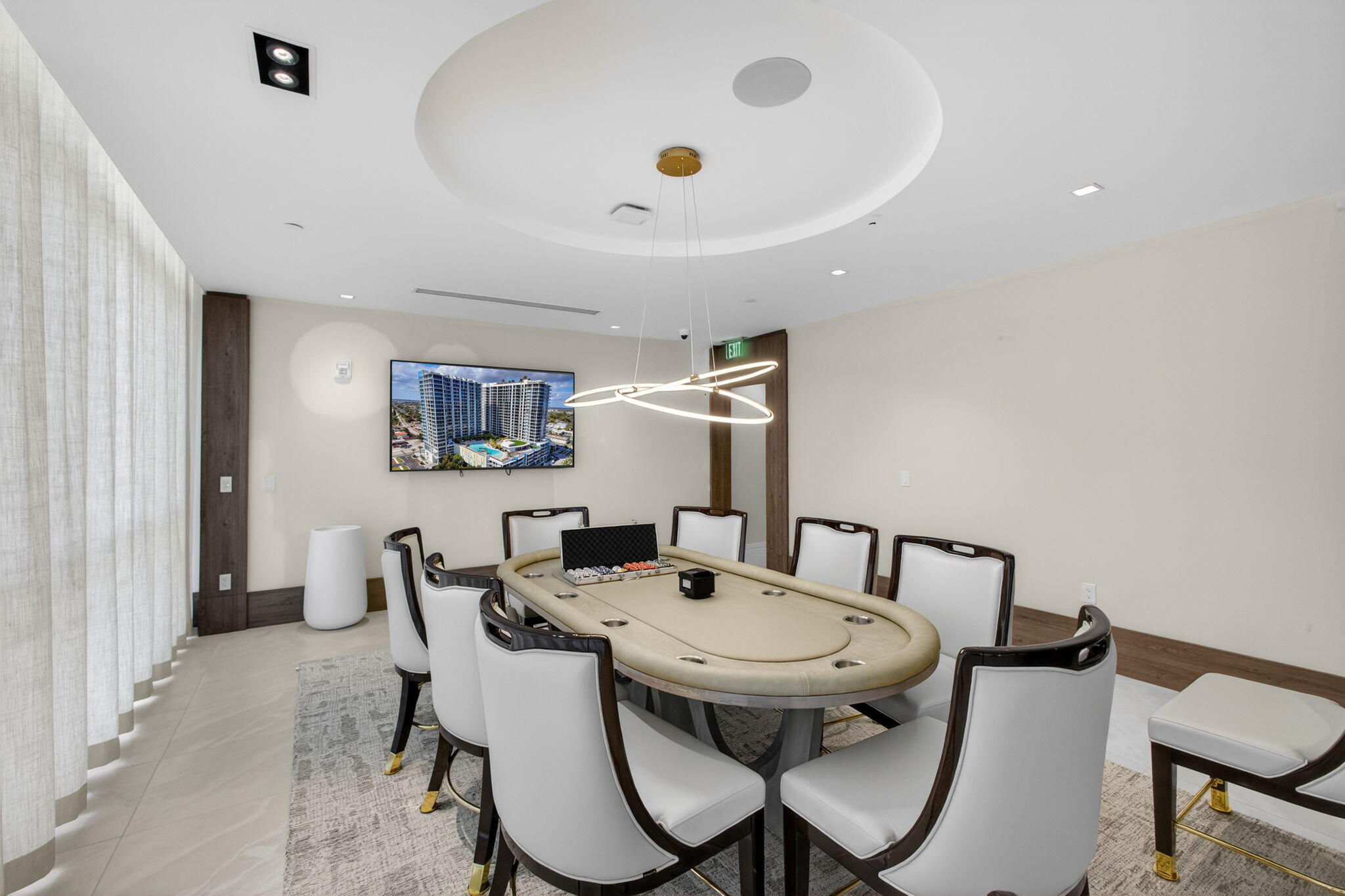 220 Lake Shore Drive 613