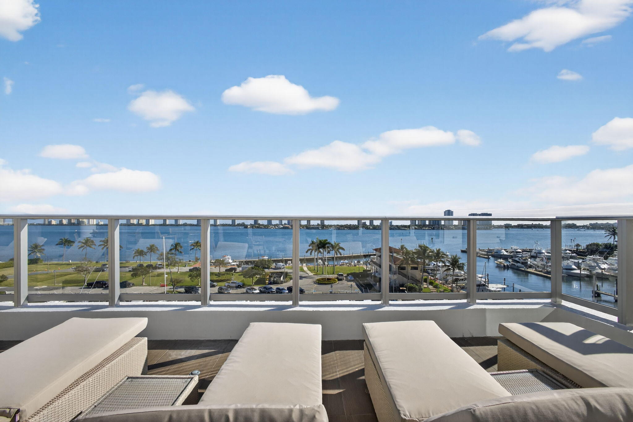 220 Lake Shore Drive 613
