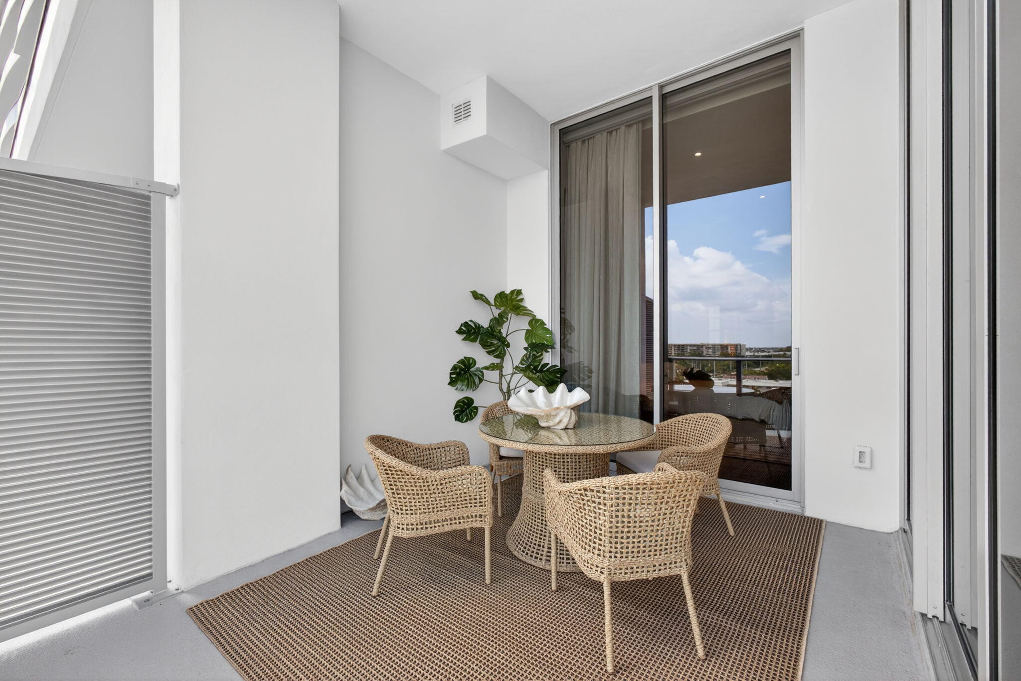 220 Lake Shore Drive 613