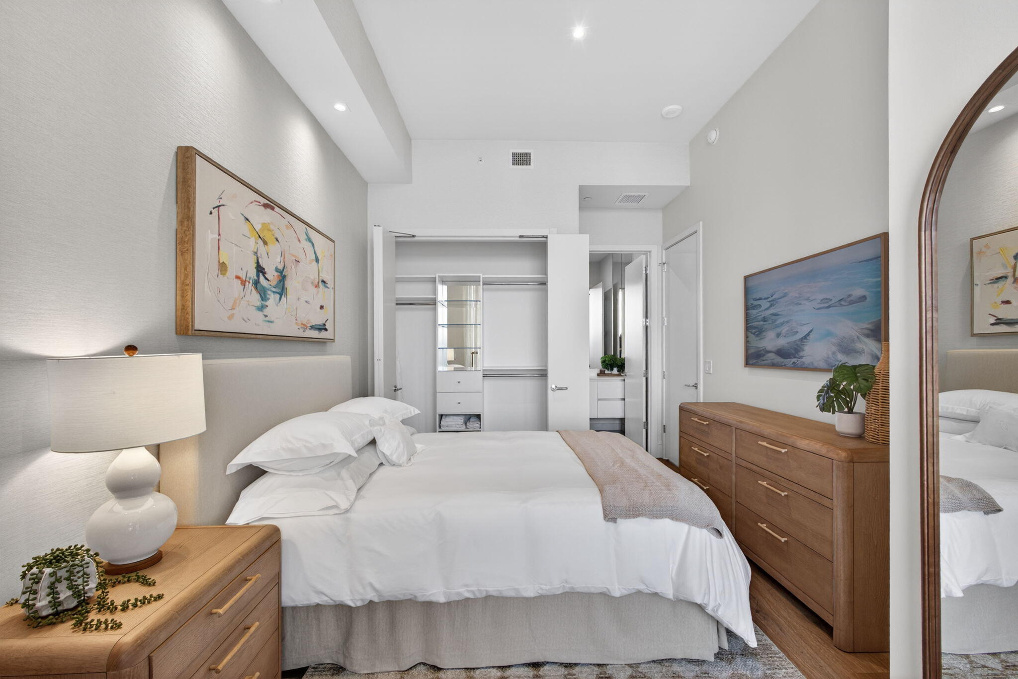 220 Lake Shore Drive 613