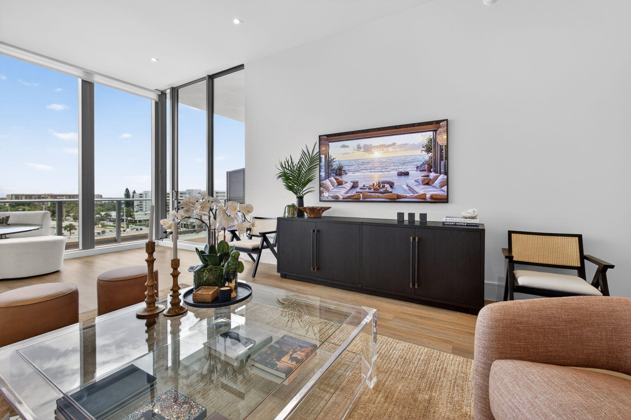 220 Lake Shore Drive 613