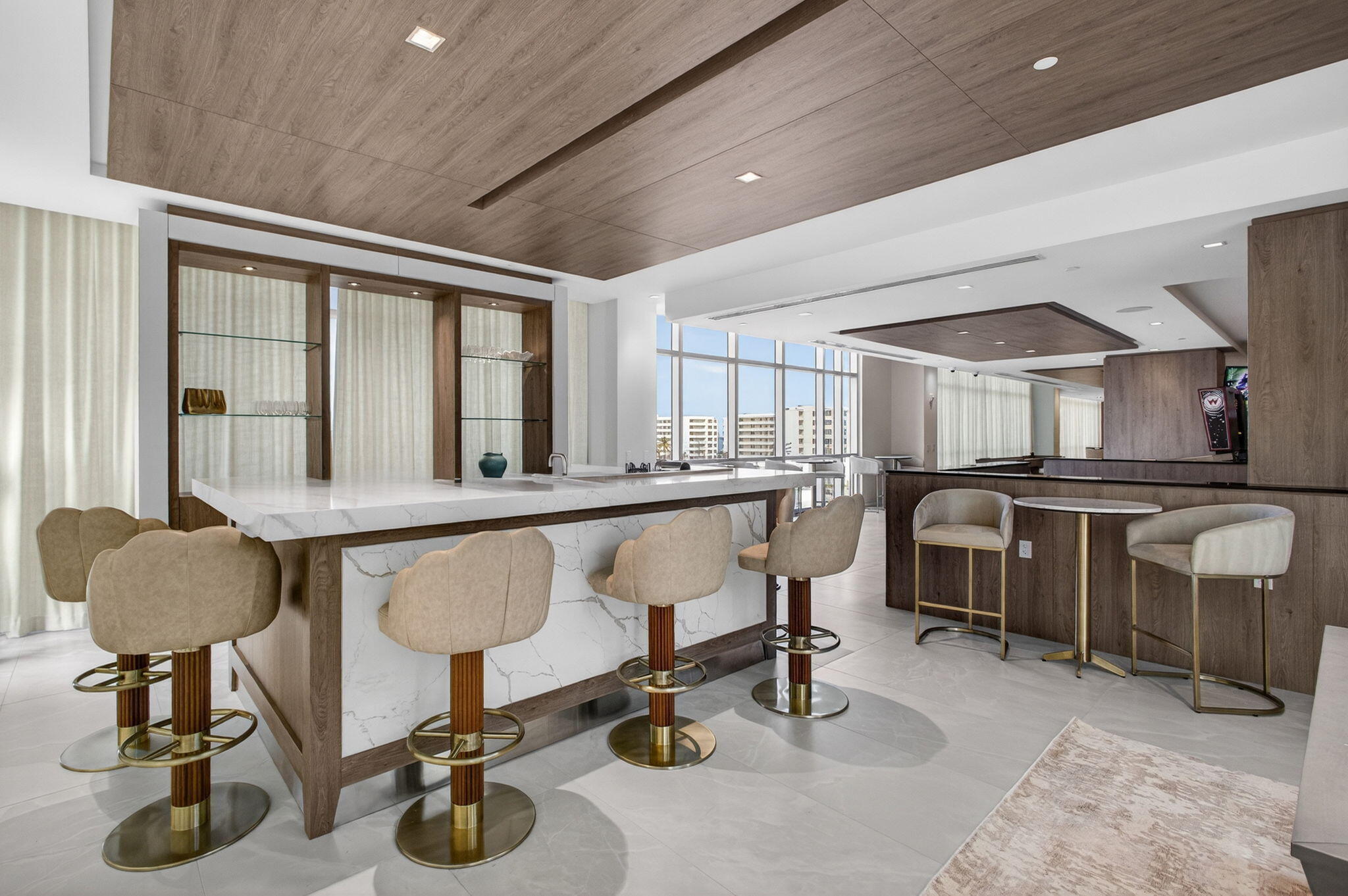 220 Lake Shore Drive 613