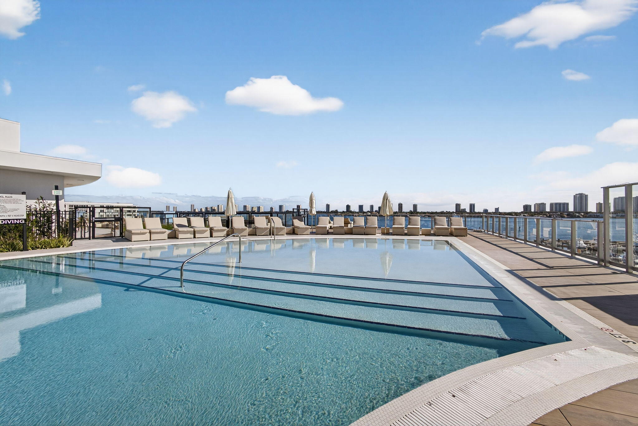 220 Lake Shore Drive 613
