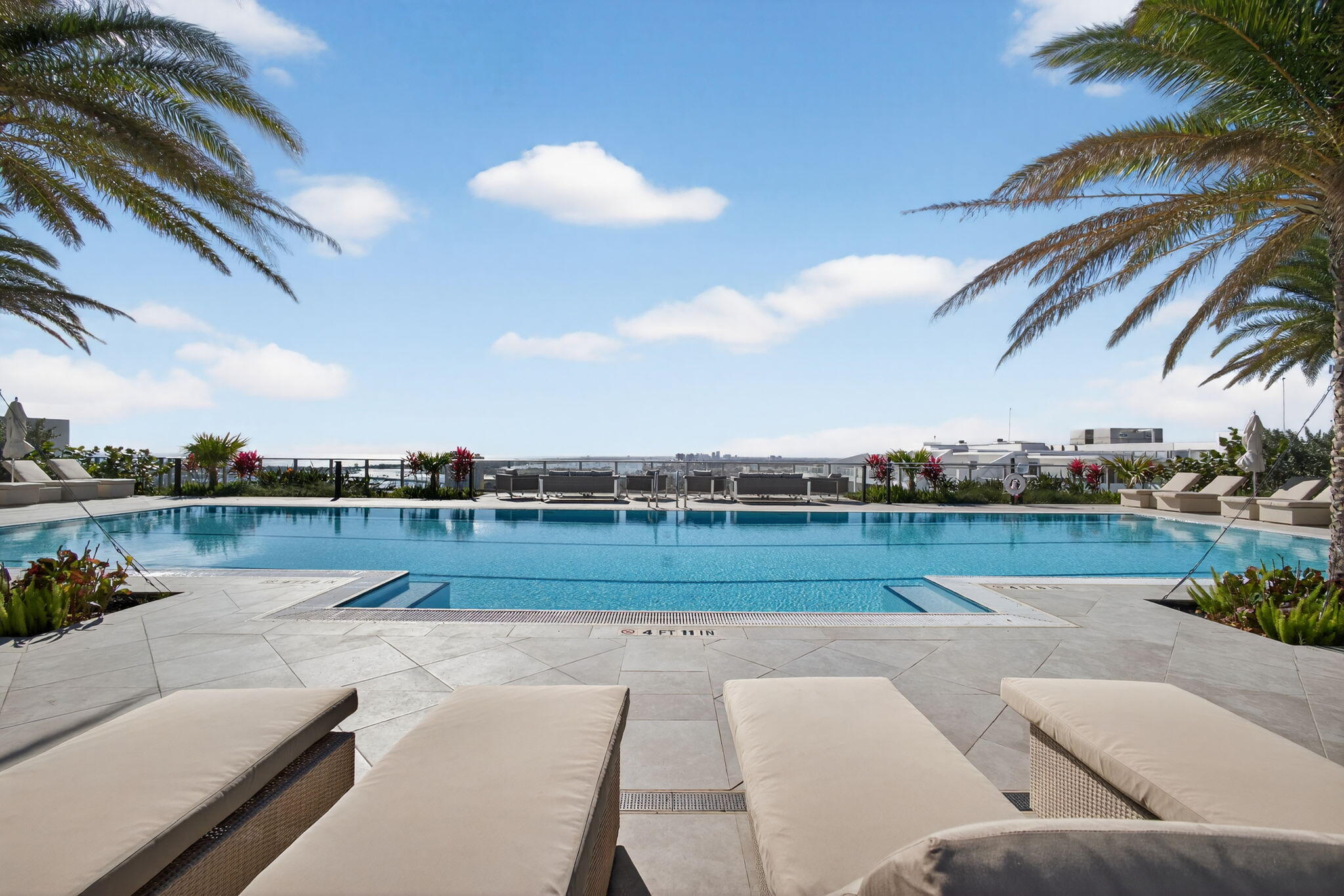 220 Lake Shore Drive 613