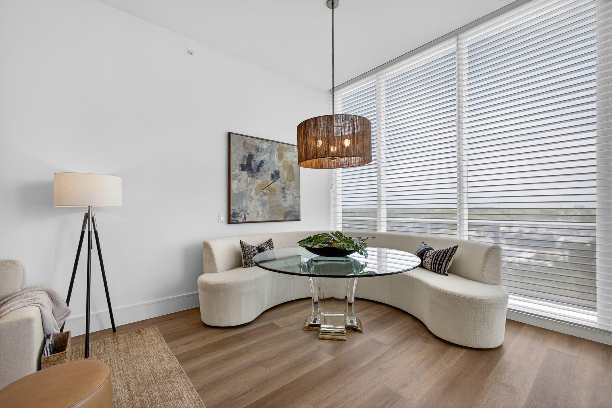220 Lake Shore Drive 613