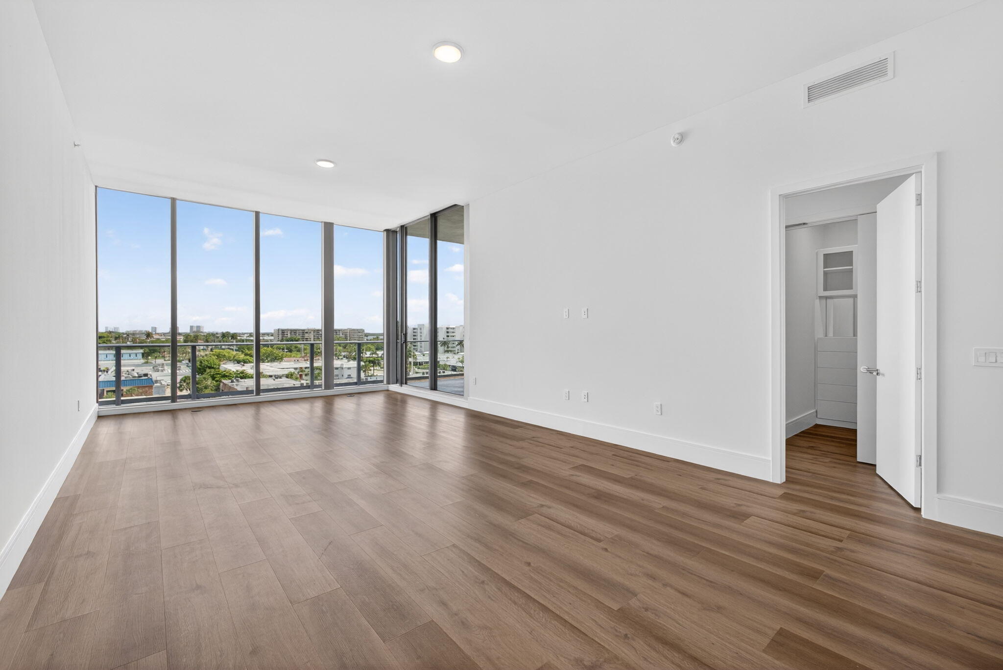 220 Lake Shore Drive 617