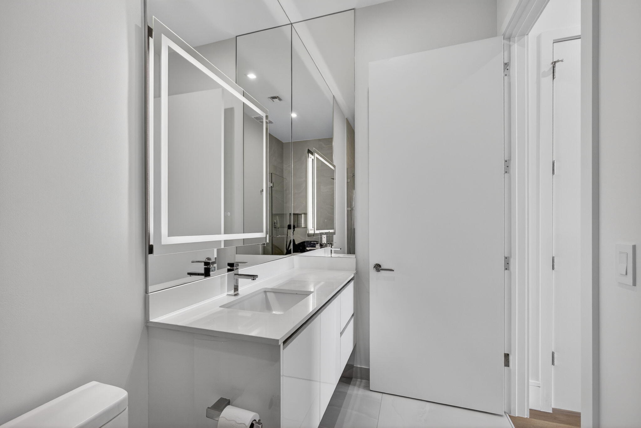 220 Lake Shore Drive 617