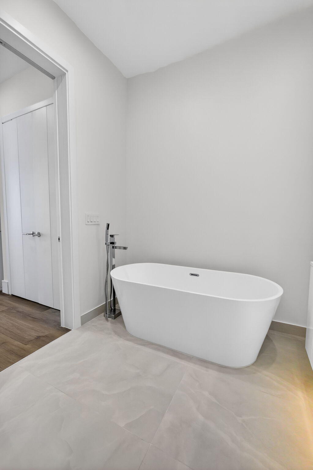 220 Lake Shore Drive 617