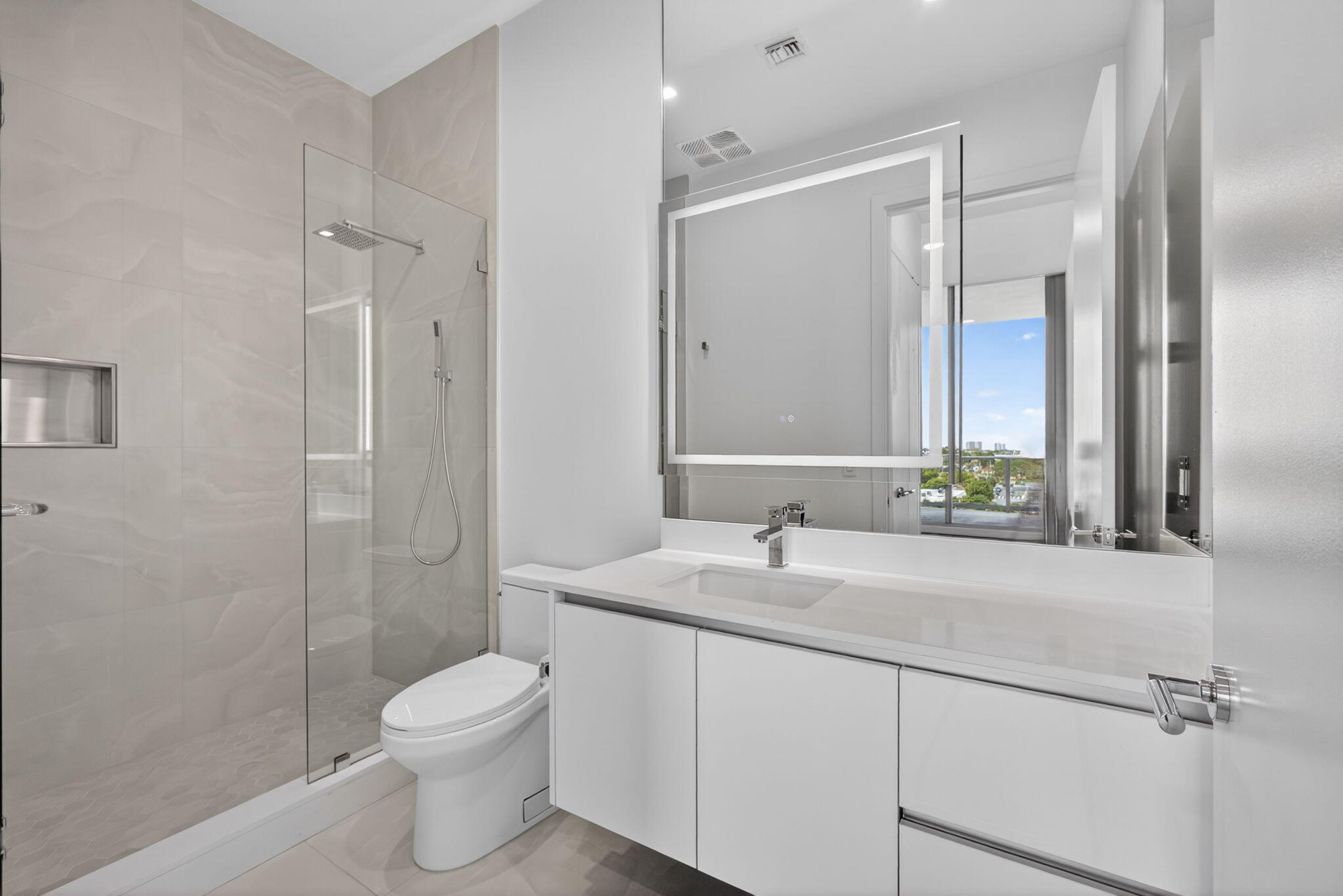 220 Lake Shore Drive 617