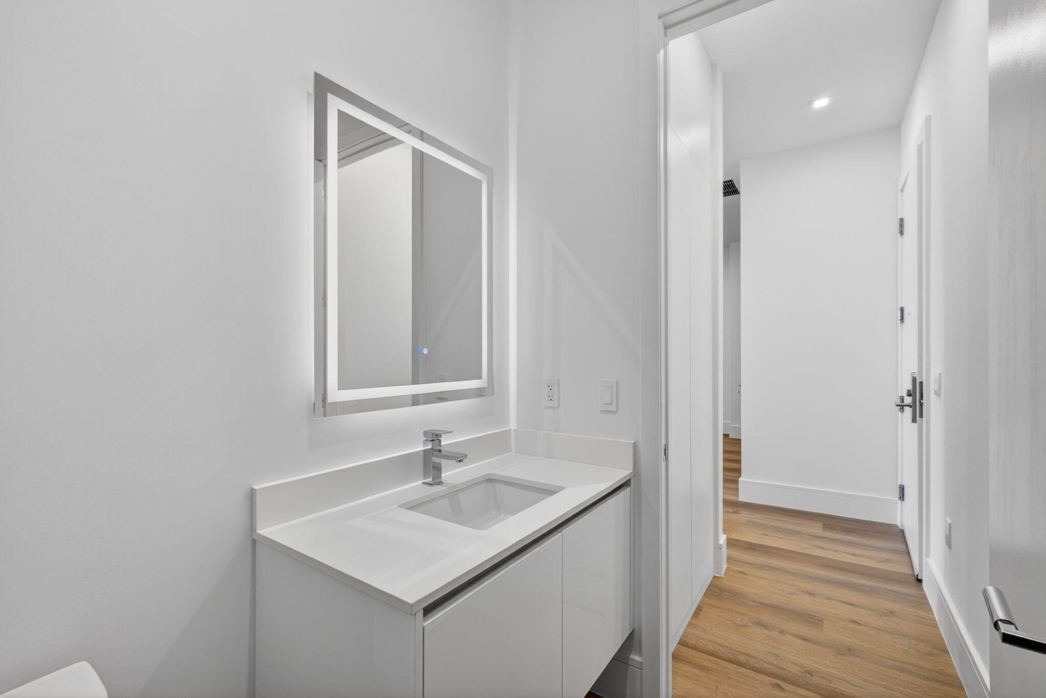 220 Lake Shore Drive 617
