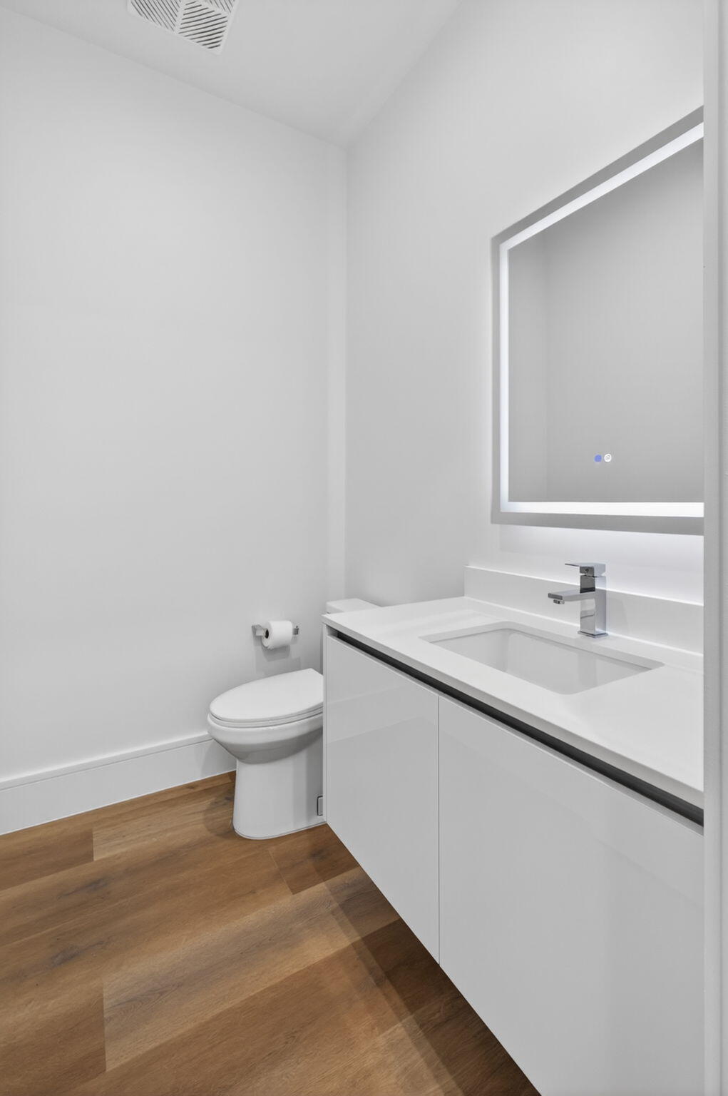 220 Lake Shore Drive 617