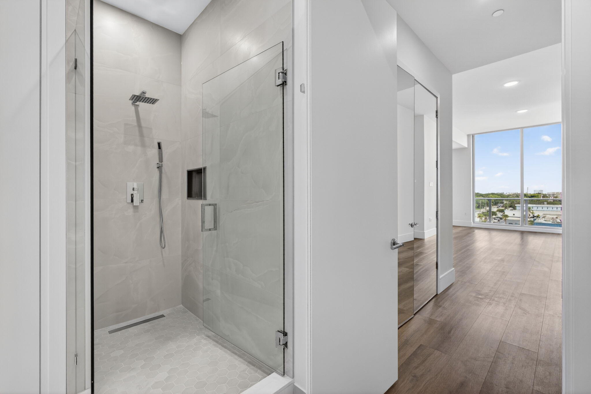 220 Lake Shore Drive 617