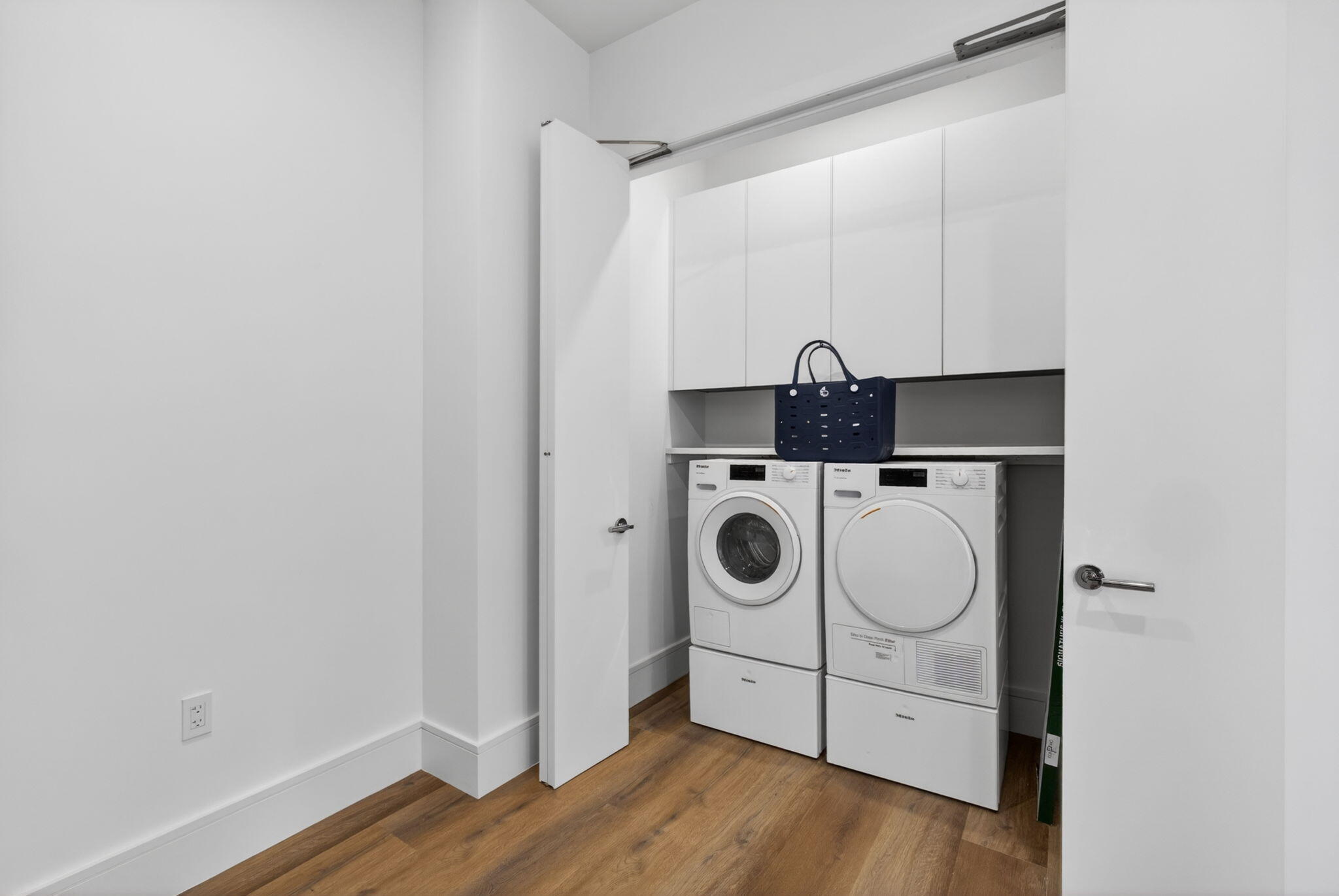 220 Lake Shore Drive 617