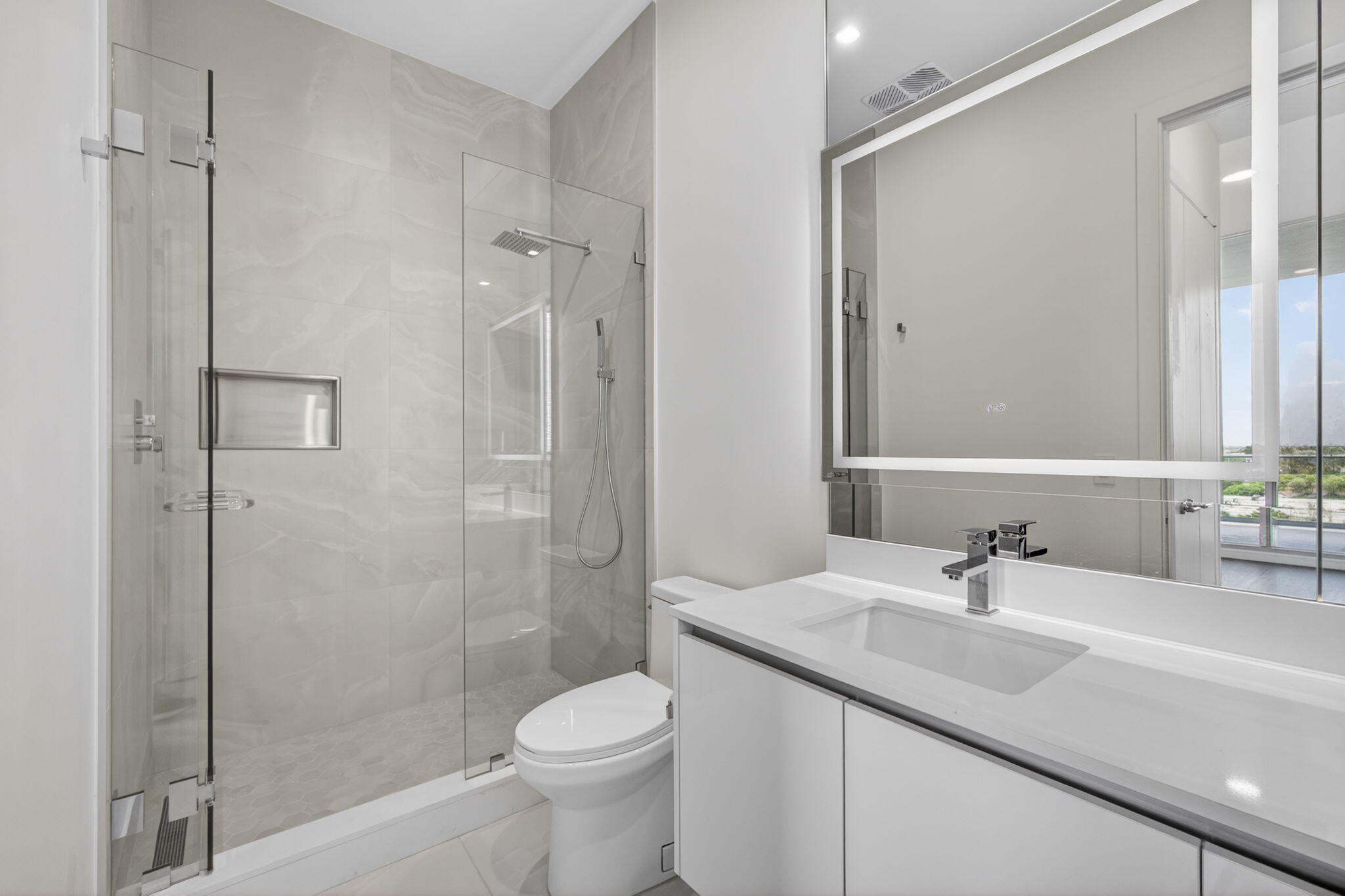 220 Lake Shore Drive 617