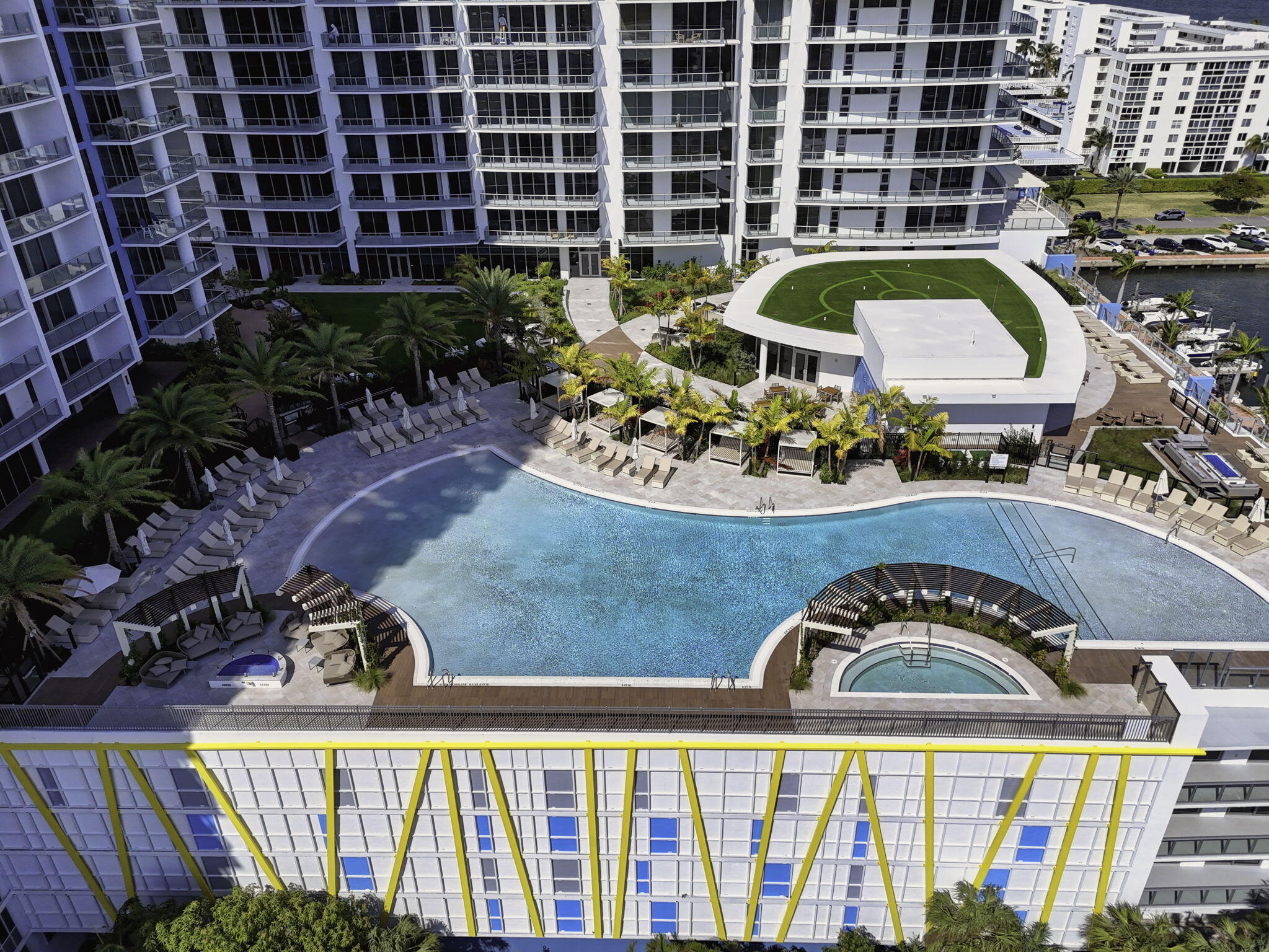 220 Lake Shore Drive 617