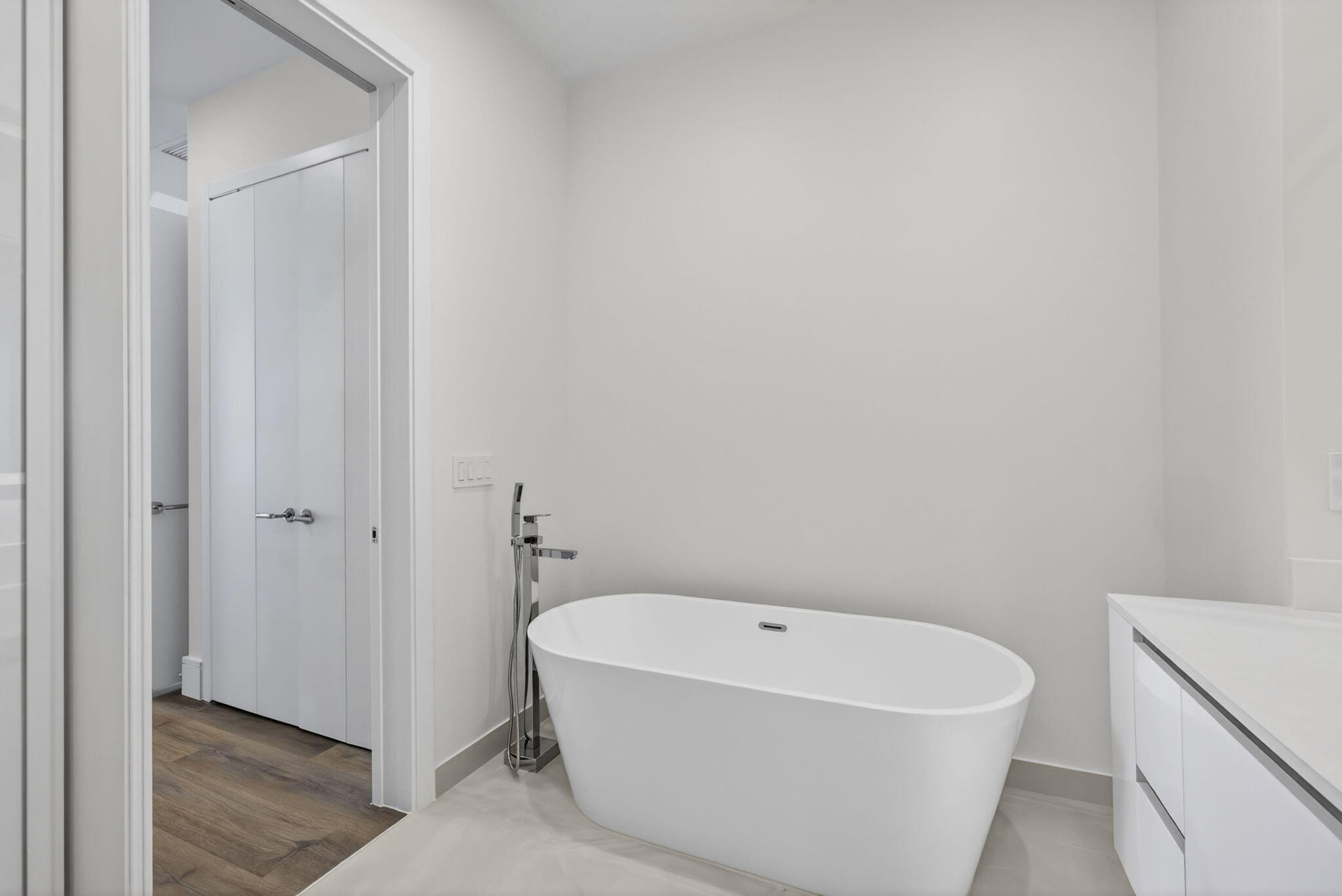 220 Lake Shore Drive 617