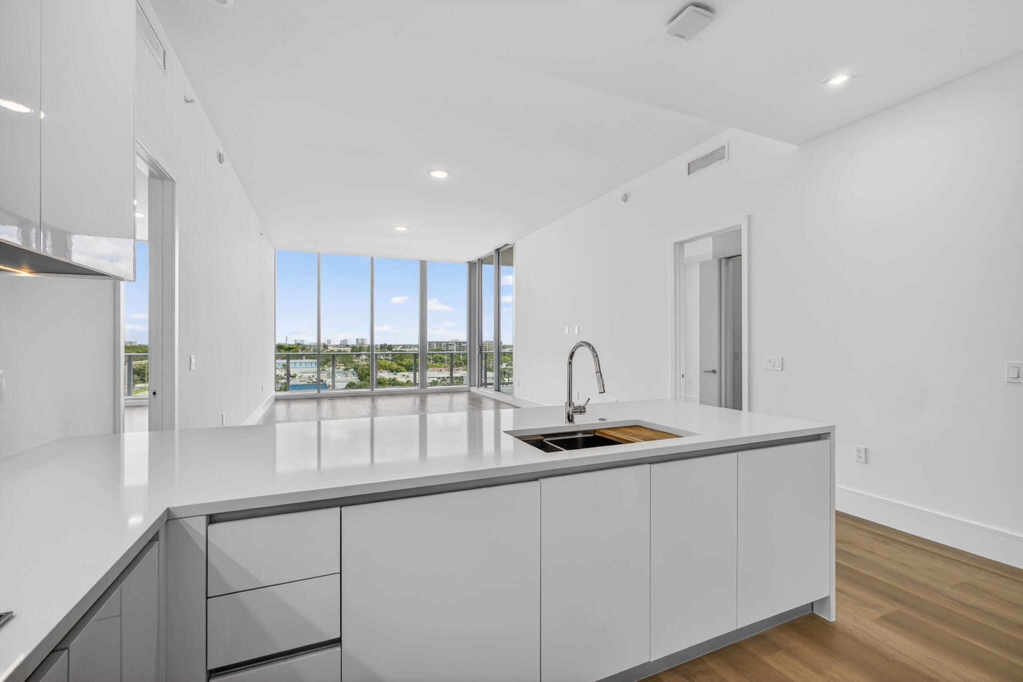 220 Lake Shore Drive 617