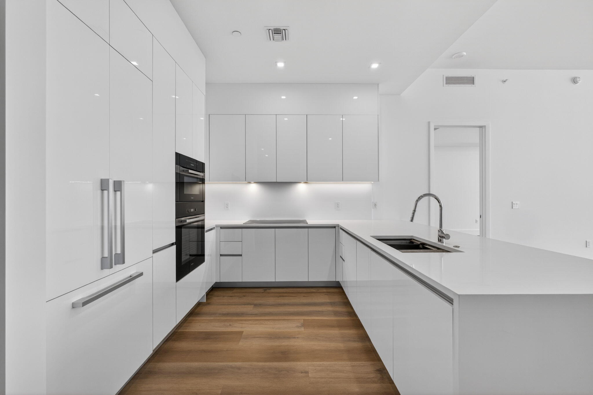 220 Lake Shore Drive 617