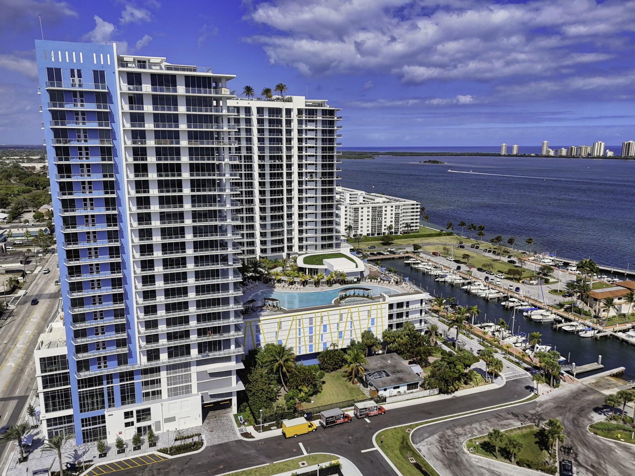 220 Lake Shore Drive 617