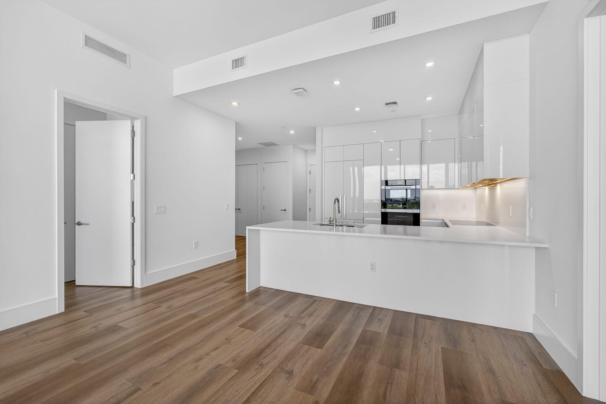 220 Lake Shore Drive 617