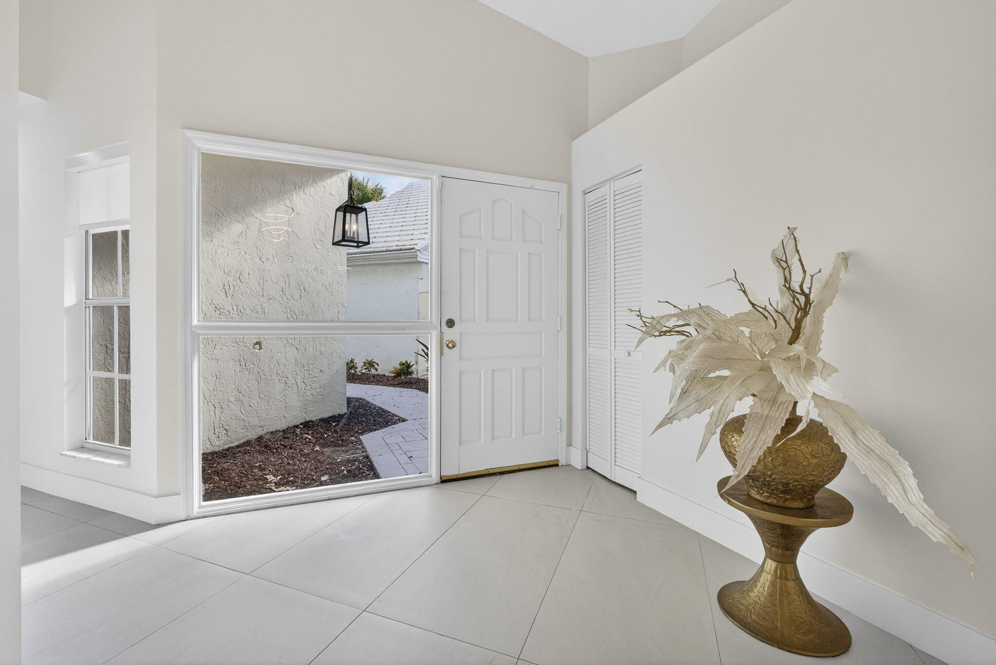 18 SELBY Lane