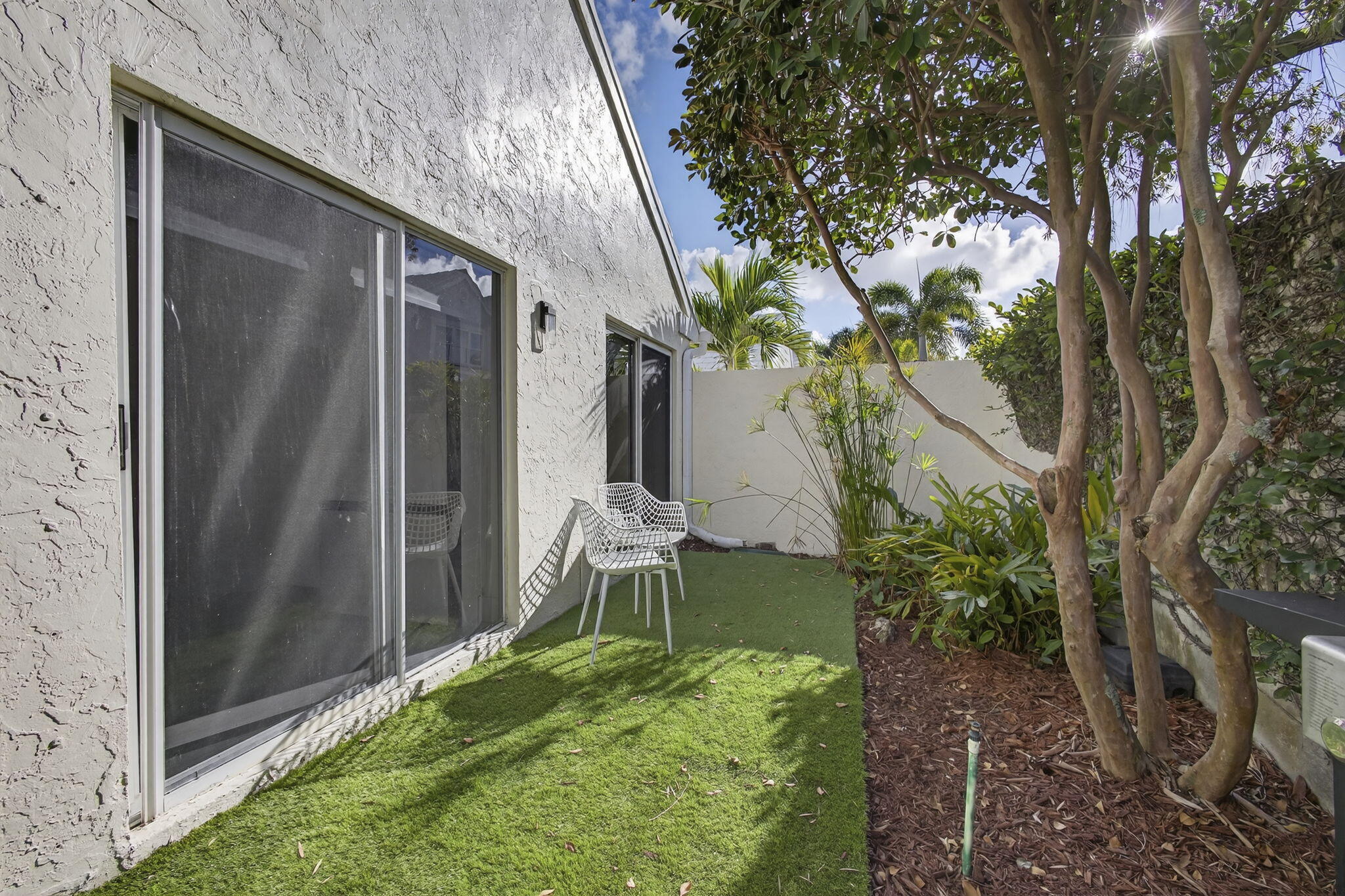 18 SELBY Lane