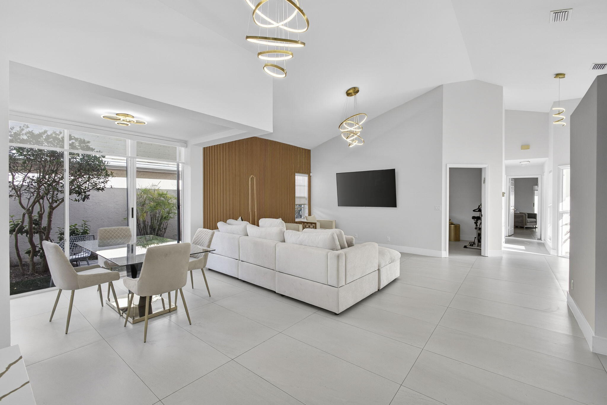 18 SELBY Lane