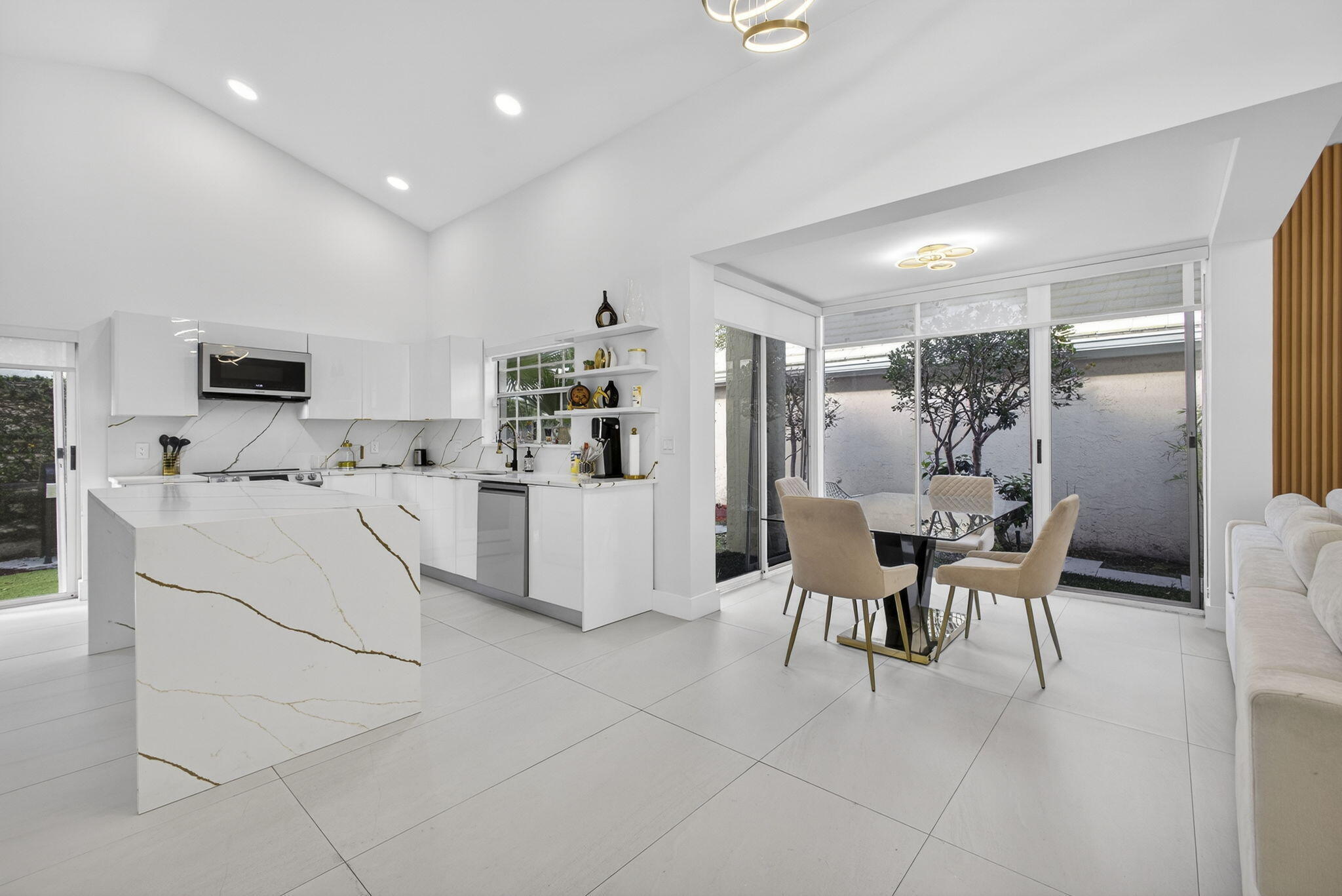 18 SELBY Lane