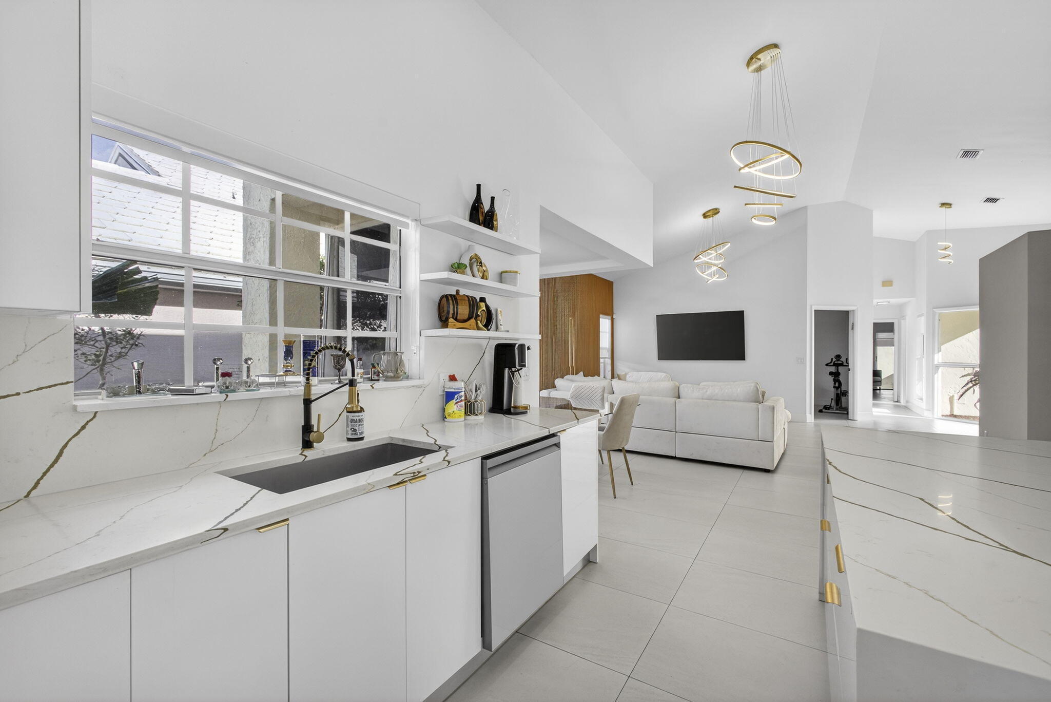 18 SELBY Lane