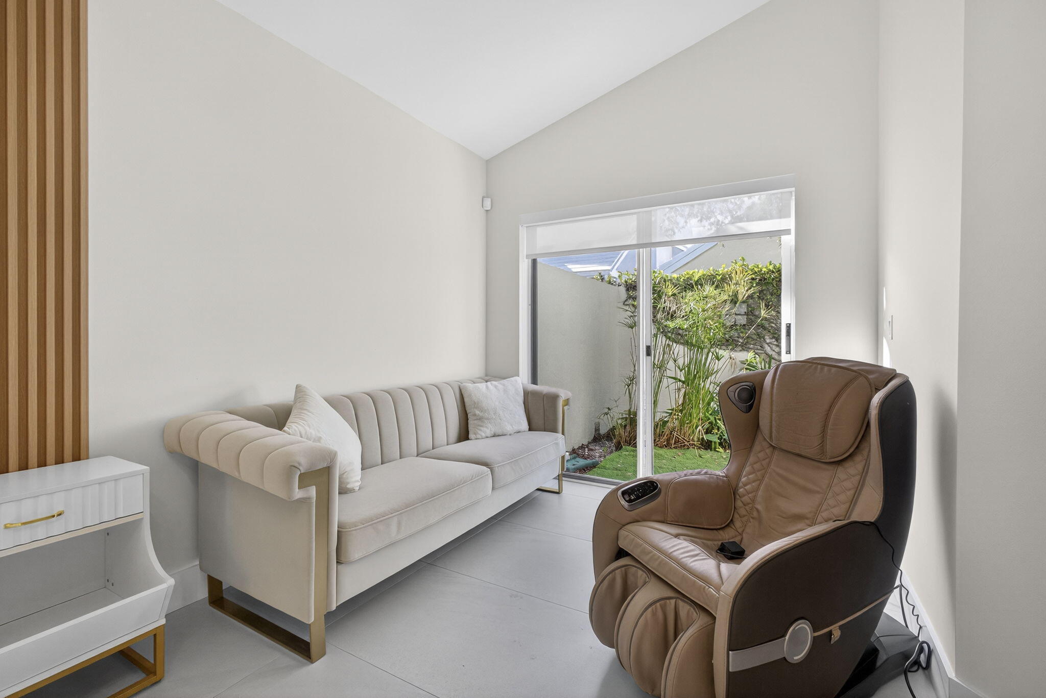 18 SELBY Lane