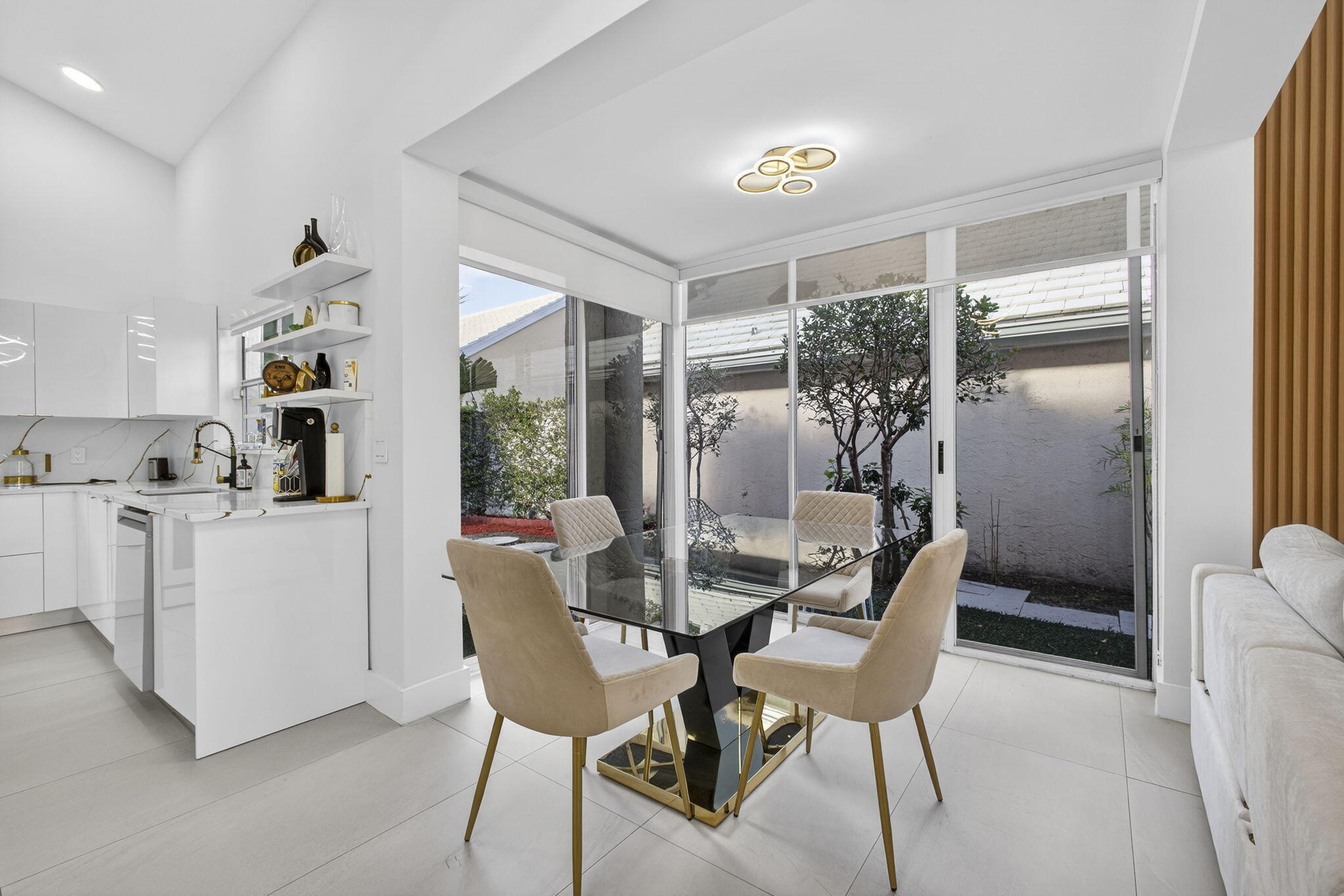 18 SELBY Lane