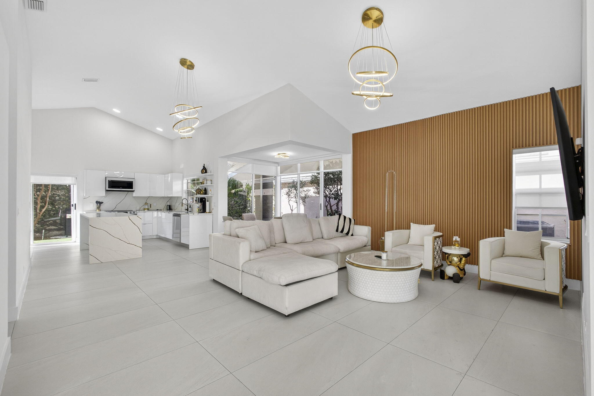 18 SELBY Lane