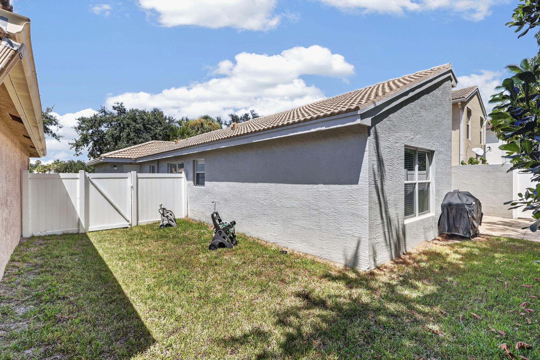5088 NORTHERN LIGHTS Drive