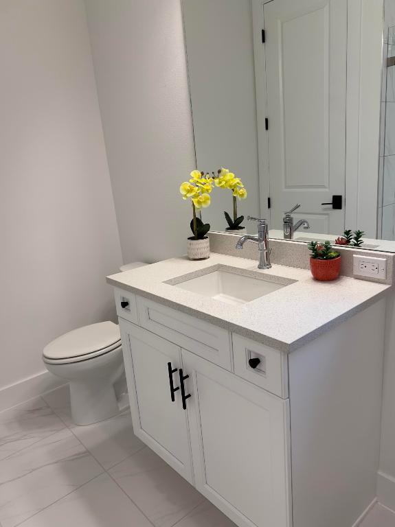 5052 Grandiflora Road Casita