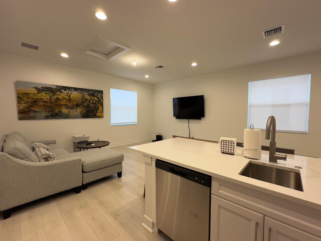 5052 Grandiflora Road Casita