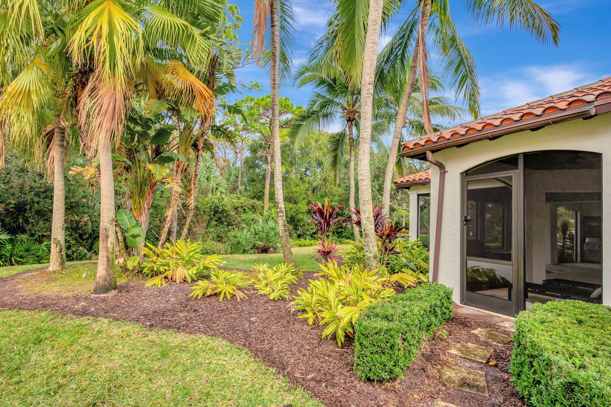 216 Royal Tern Court