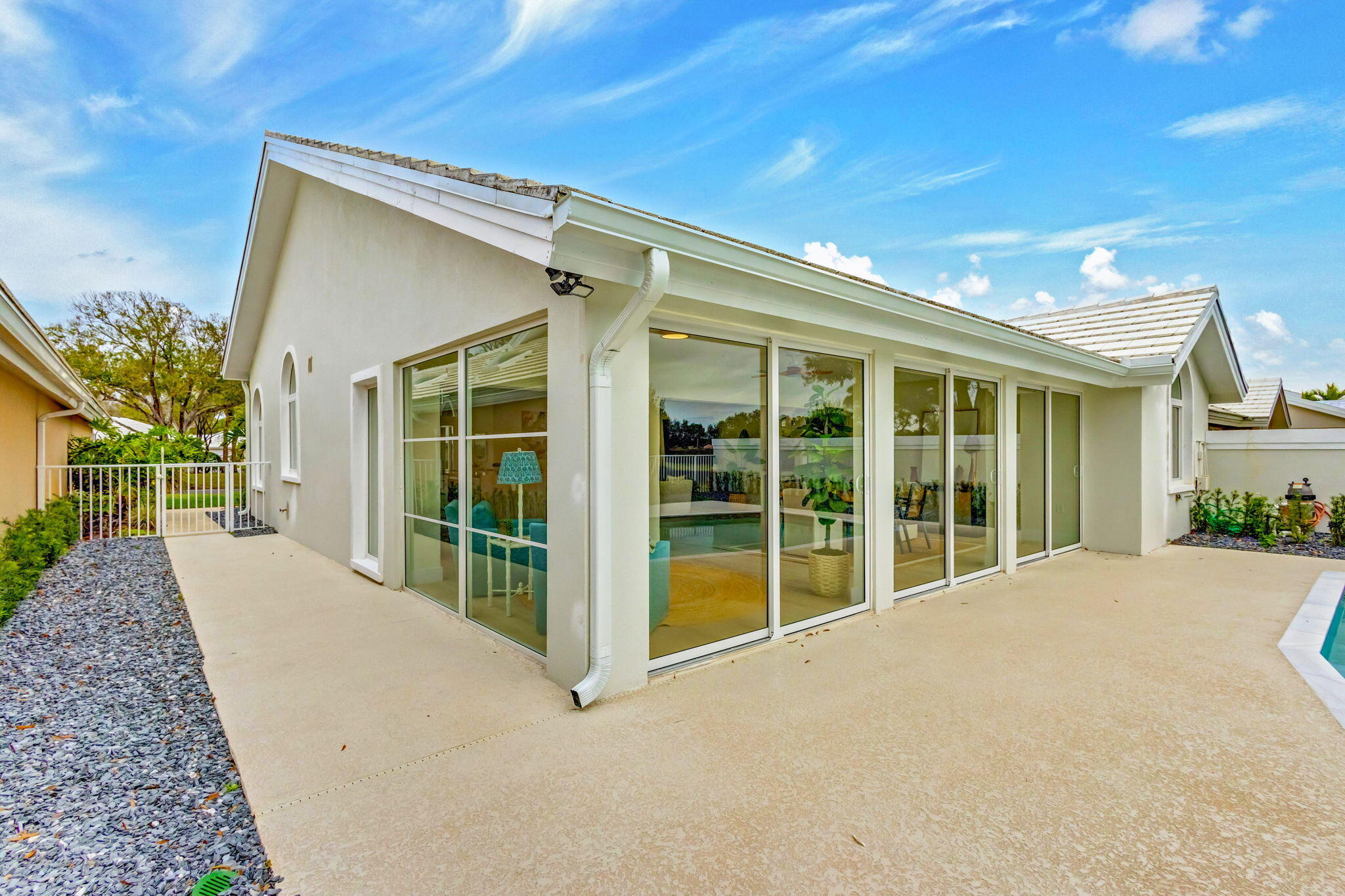 2286 Saratoga Bay Drive